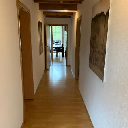 Moderne Monteurs Und شقة